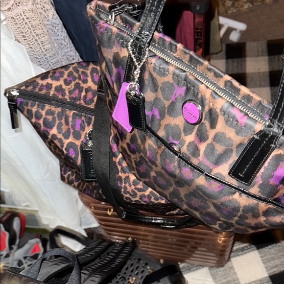 Coach overnight bag with matching tote
Beautiful set 🖤🤎💜 - Picture 7 of 16